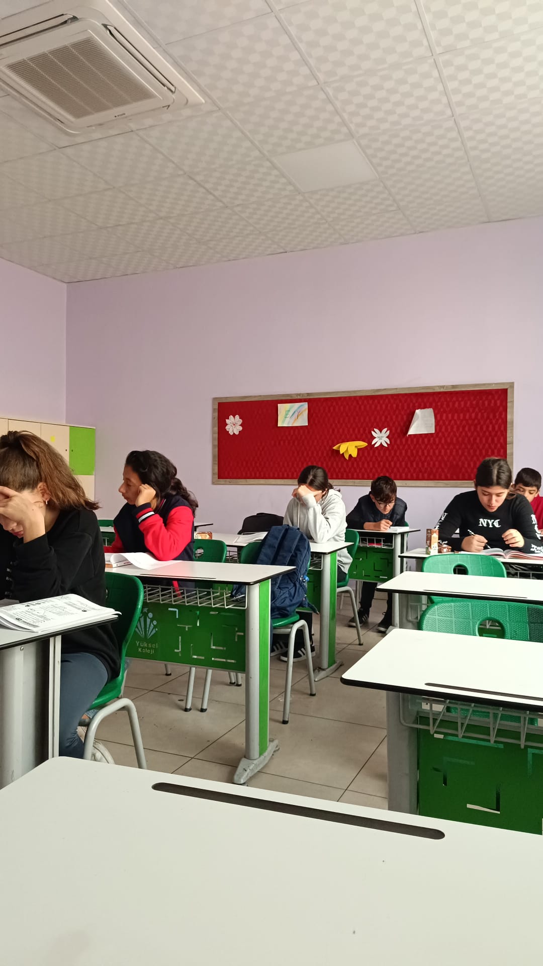 LGS hazırlık kampımızın  4. gününde de  birebirler ve soru çözümleri yapıldı. Kısa kesit şeklinde şu şekilde ilerledi.????