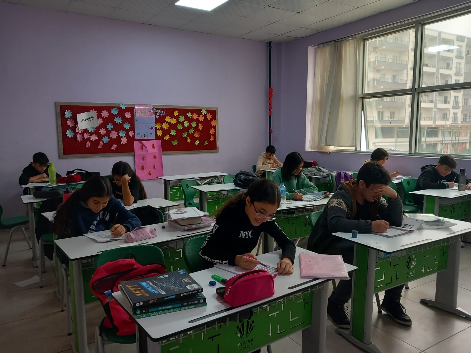 LGS hazırlık kampımızın  4. gününde de  birebirler ve soru çözümleri yapıldı. Kısa kesit şeklinde şu şekilde ilerledi.????